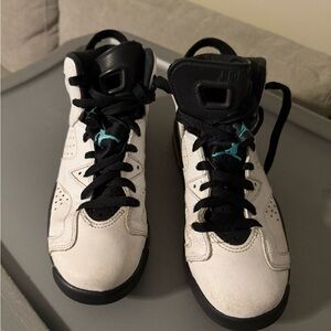 Jordan 6 Retro Sneakers